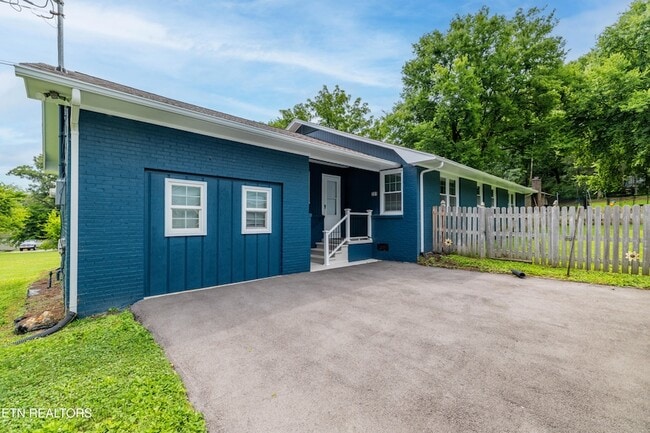 Building Photo - 201 Farlow Dr