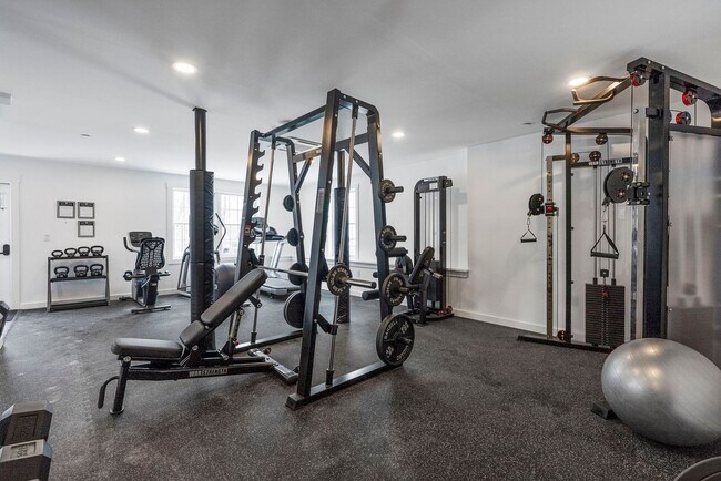 Building Photo - 179 Butternut St