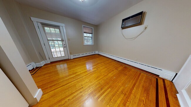 Building Photo - 413 Pine St