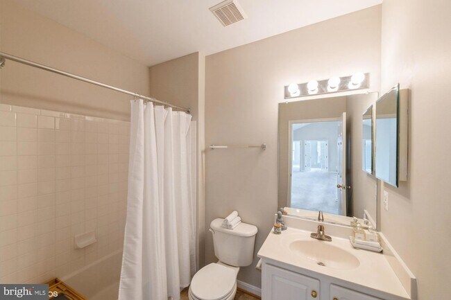 Building Photo - 25340 Lake Mist Square