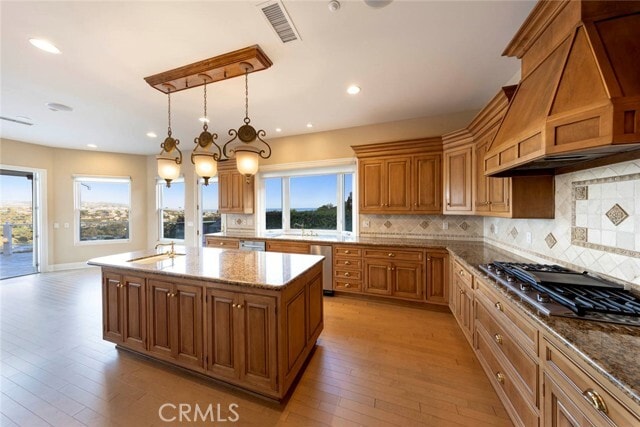 Building Photo - 12 San Remo
