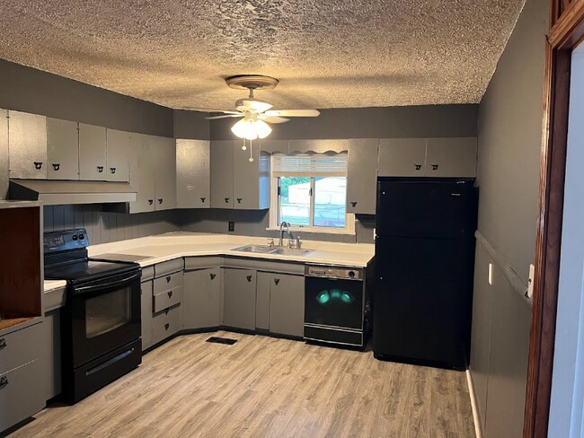 Building Photo - 1322 Emery Xing Rd