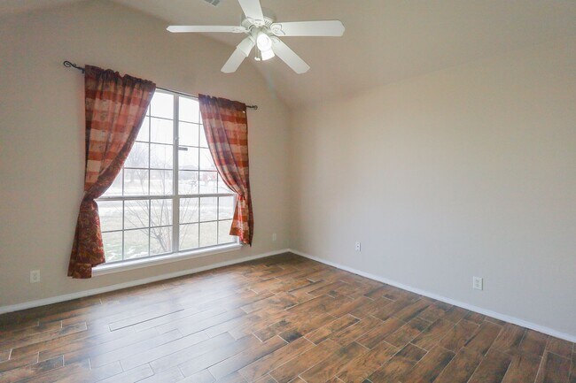 Building Photo - 3 Bed 2 Bath in Jenks - Available Now!