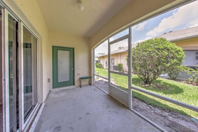 Building Photo - 1868 S Dovetail Dr
