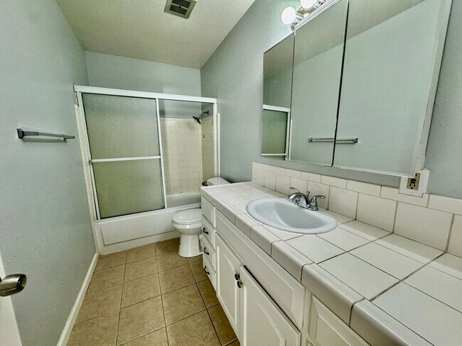 Building Photo - Cozy 2bd/1bth Available for Rent!