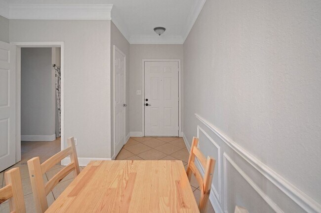 Building Photo - 2 Bedroom Condo in Tampa