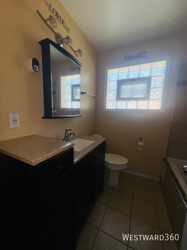 Building Photo - 13820 S Tracy-SFH