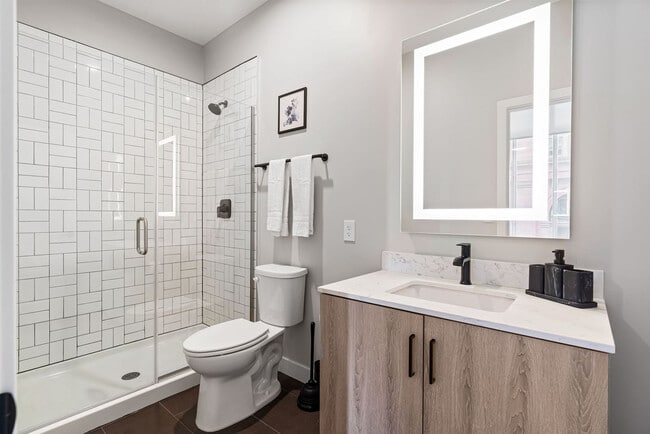 Building Photo - 205 W 4th St