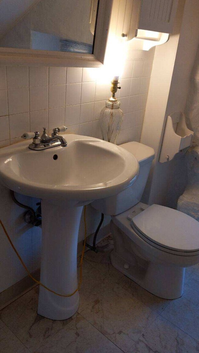 Bathroom - 3144 Hamilton Blvd
