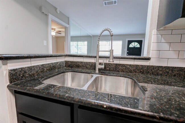Building Photo - 845 Wax Myrtle Ln