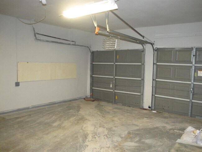 Building Photo - 8819 Diamond Lake Ln