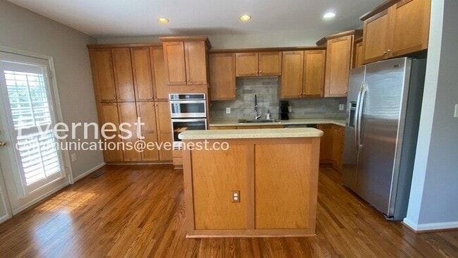 Building Photo - 1302 Wilcox Ave