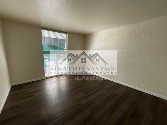 Building Photo - 6936 E 4th St