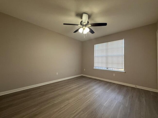 Building Photo - 1904 Alex Ave