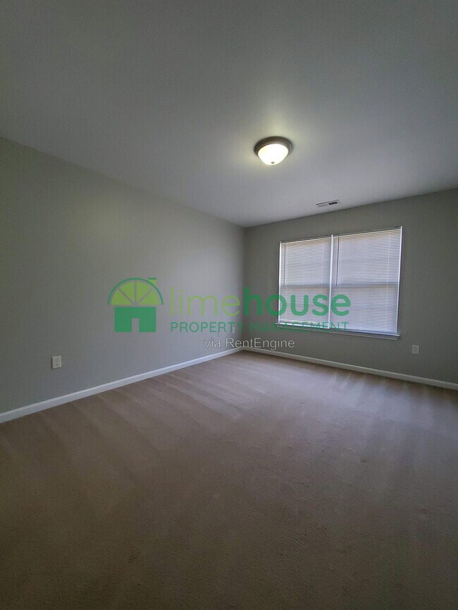 Building Photo - 420 W 30th St