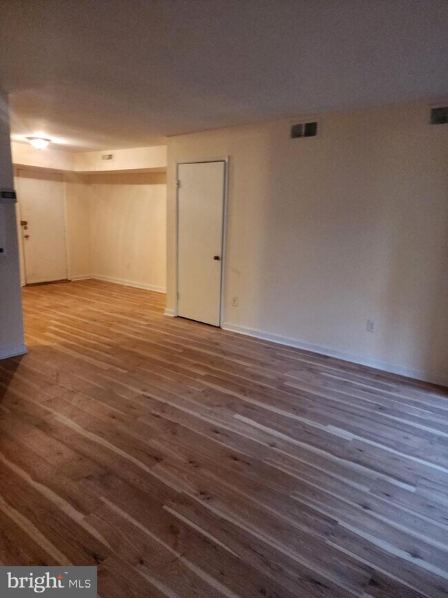 Building Photo - 7155 Donnell Pl