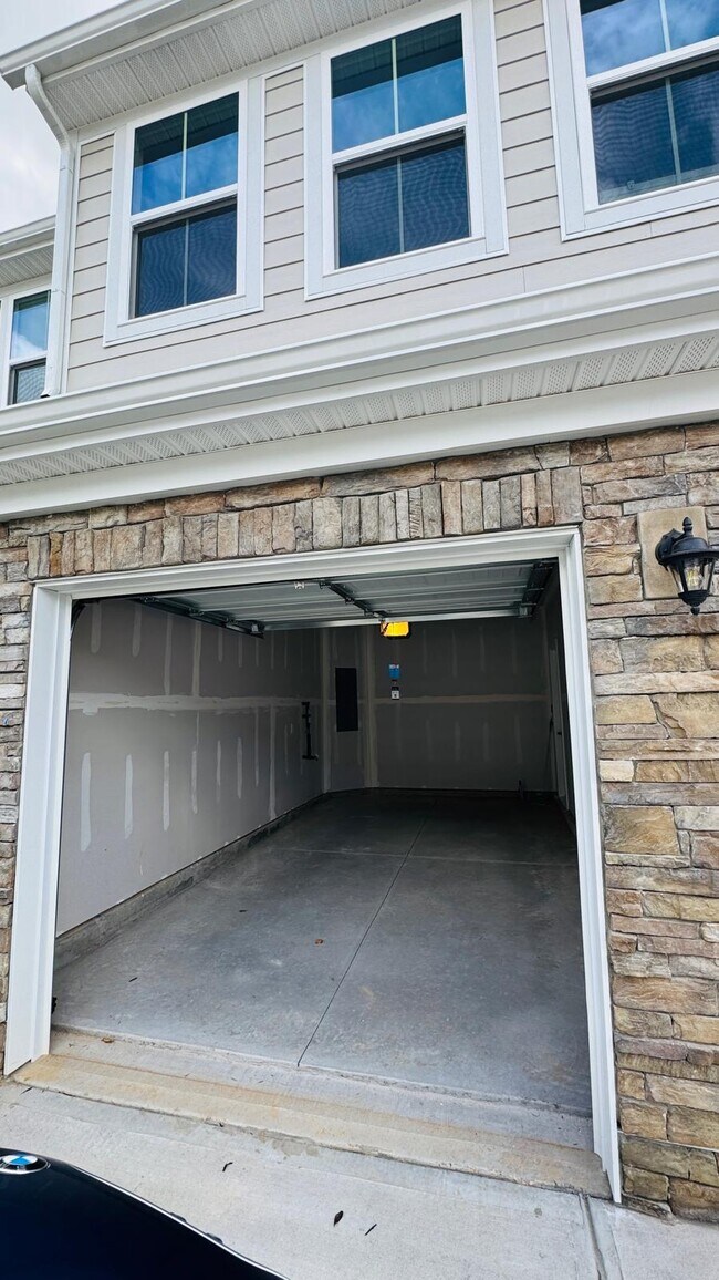 Building Photo - 409 Erbusco Dr