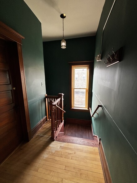 Building Photo - 701 W Hillgrove Ave