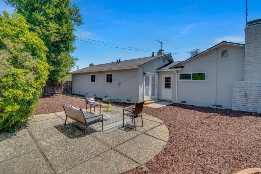 Building Photo - 1711 Marshall Ct