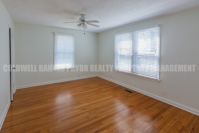 Building Photo - 323 Walsh Rd