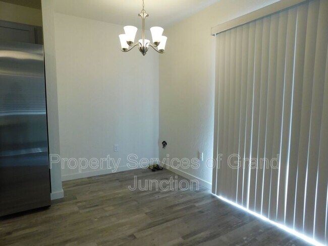 Building Photo - 2357 Zion Cyn Ave