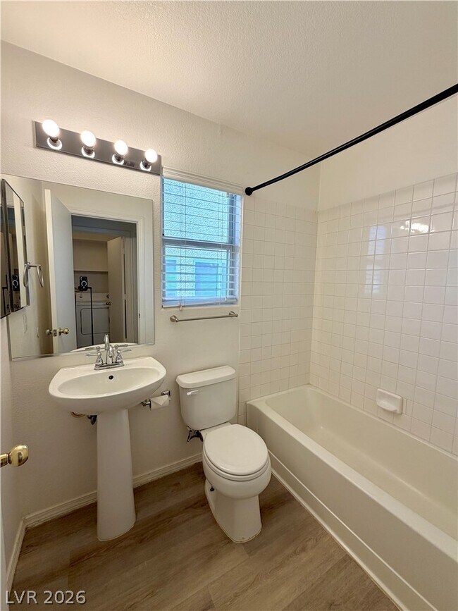 Building Photo - 846 Zinnia Cir