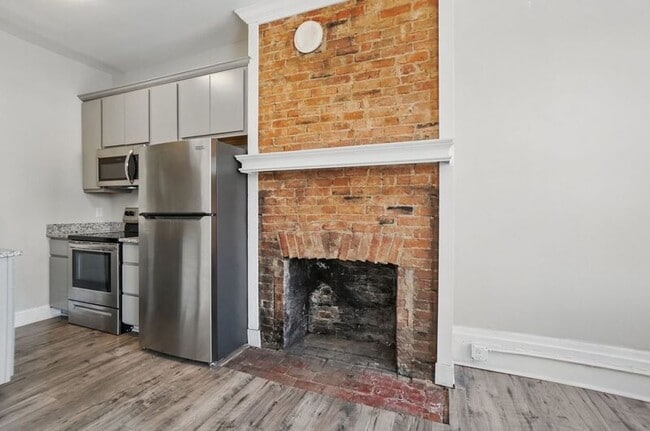 Building Photo - 107 W Elder St