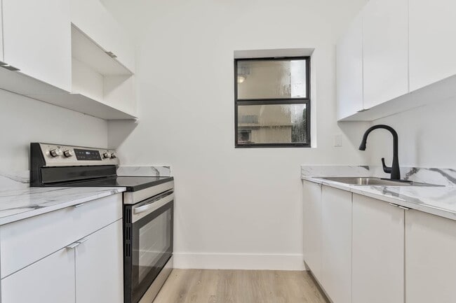 Building Photo - 858-866 NW 3rd St