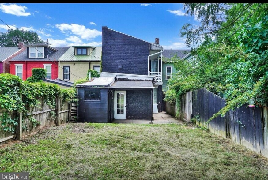 Building Photo - 132 Nevin St