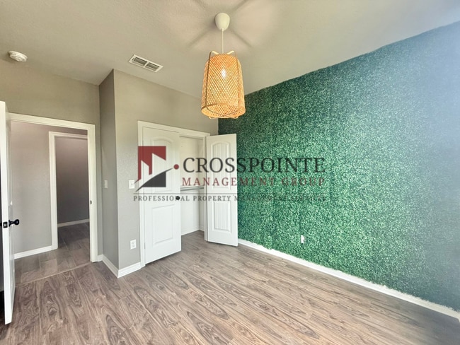 Building Photo - 3 Bedroom 2 Bathroom Home in Lindale!