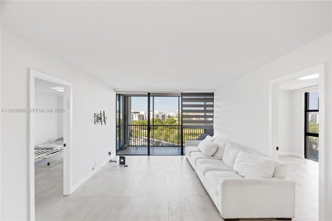 Building Photo - 20301 W Country Club Dr