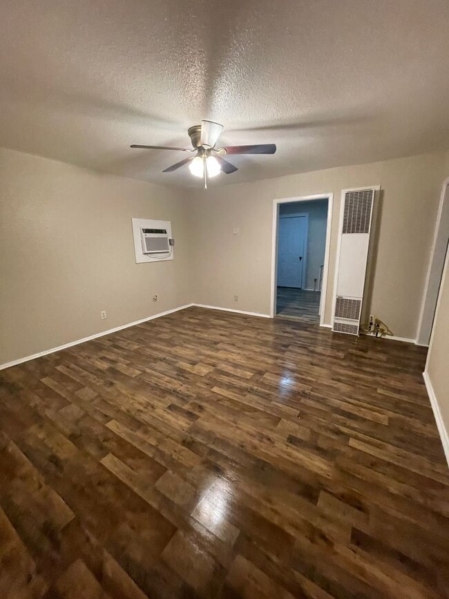 Building Photo - Gorgeous 2 bedroom ready to move in