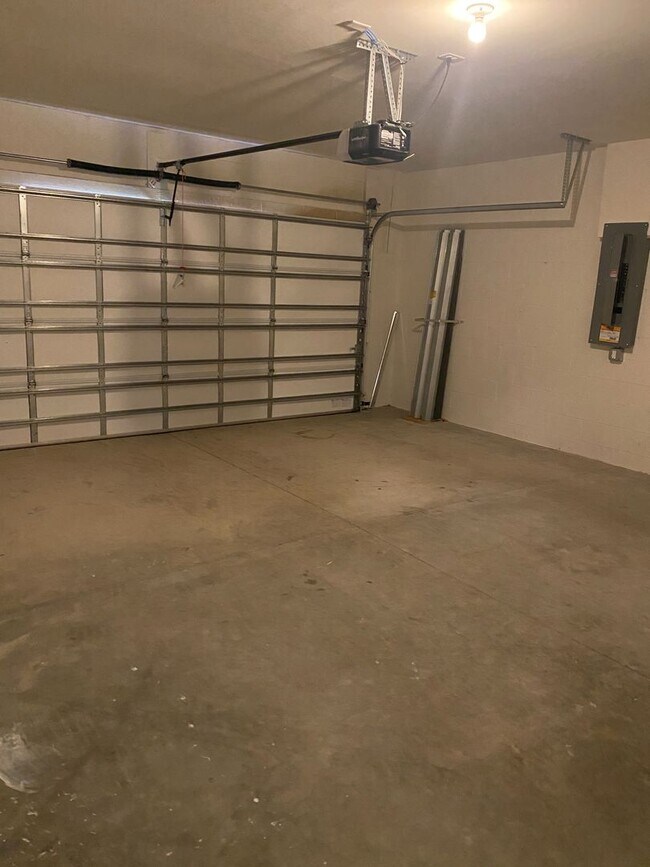Building Photo - Welcome Home!