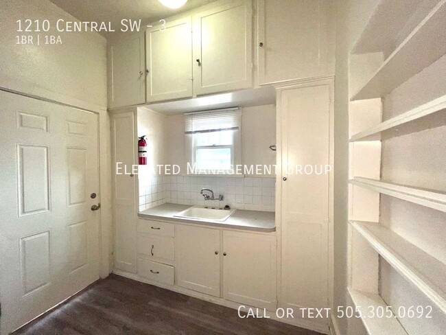 Building Photo - Charming One bedroom unit Ready for Move I...