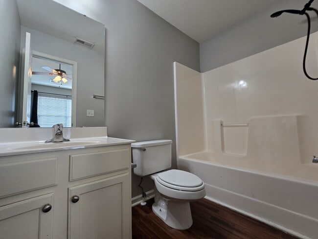 Building Photo - 608 Grasswren Way