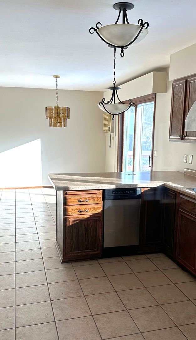 Building Photo - 515-517 Bridgewater