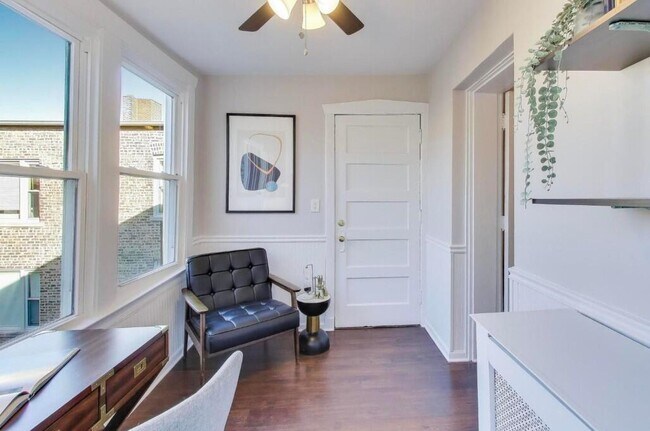 Building Photo - 1628 W Columbia Ave