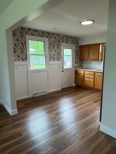 Building Photo - 1211 Walcrest Dr