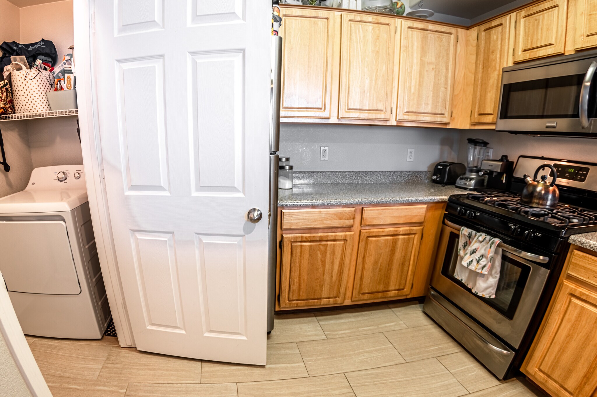 Building Photo - 5855 Valley Dr