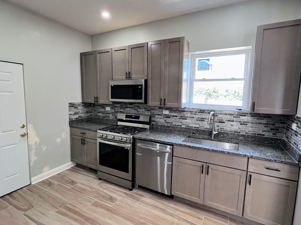 Building Photo - 4244 N Spaulding Ave