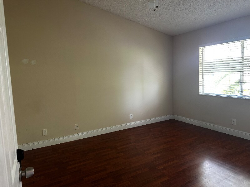 Building Photo - 8438 NW 40th Ct