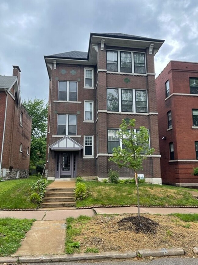 Building Photo - 6025 Pershing Ave