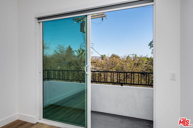Building Photo - 5044 Laurel Canyon Blvd
