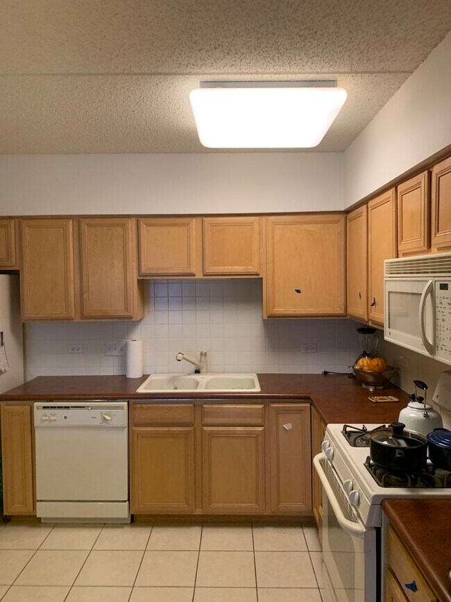 Building Photo - 5105 Madison St