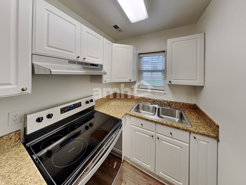 Building Photo - 2101 Kenowick Ct