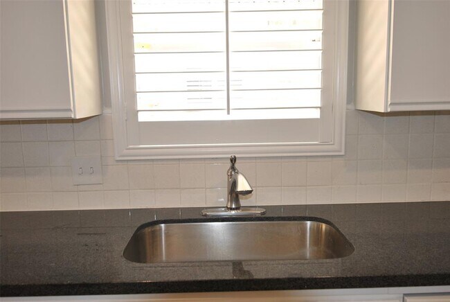 Building Photo - 3519 Latma Dr