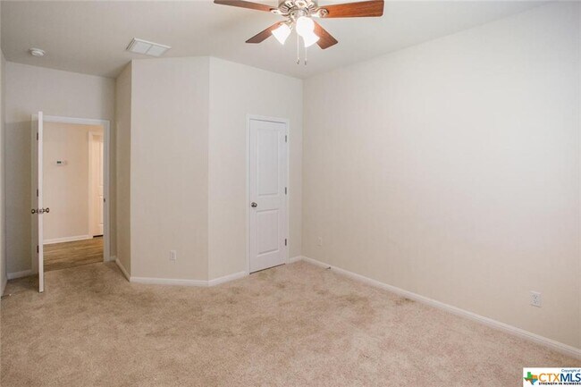 Building Photo - 242 Mossycup Dr