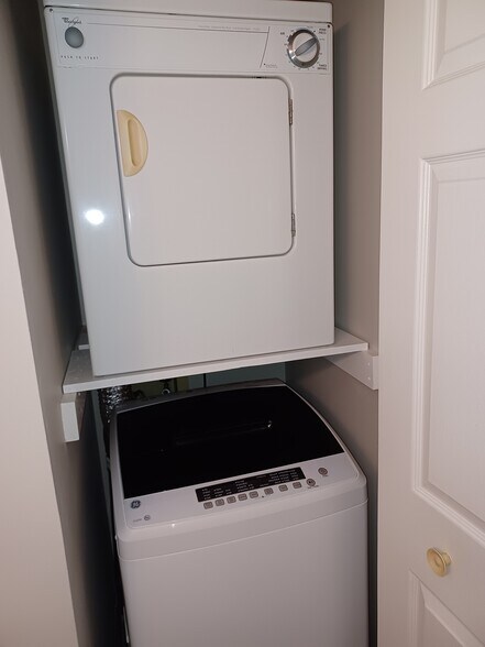Clothes washer & dryer in condo - 2208 Clark Ct