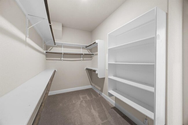 Building Photo - 5501 La Canada Wy