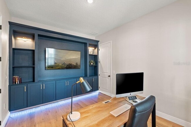 Building Photo - 9586 Meadow Hunt Way